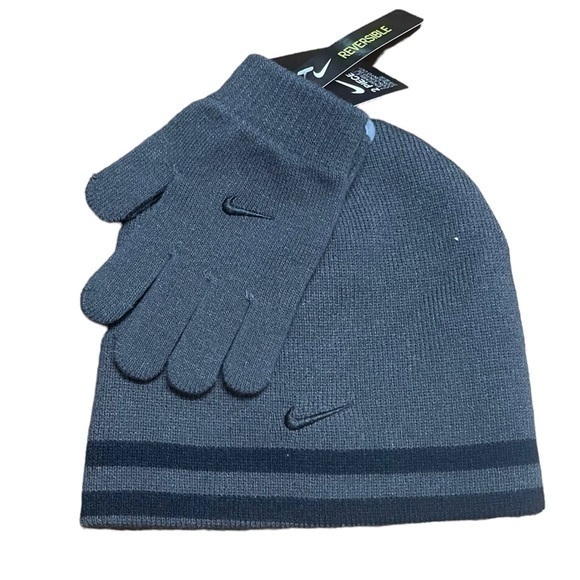 Nike Boys Reversible Winter Hat and Glove Set Gray and Black - NWT- Size Youth - Picture 1 of 9